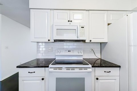 Купить виллу или дом в Сент-Питерсберг, Флорида 6 комнат, 104.42м2, № 2430734 - фото 15