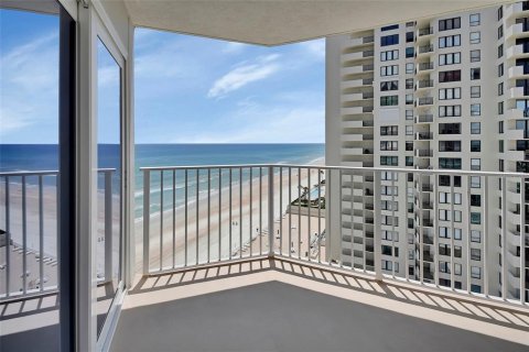 Condo in Daytona Beach Shores, Florida, 2 bedrooms  № 1880977 - photo 27