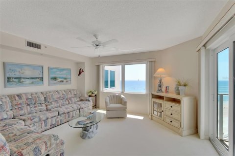 Condo in Daytona Beach Shores, Florida, 2 bedrooms  № 1880977 - photo 24
