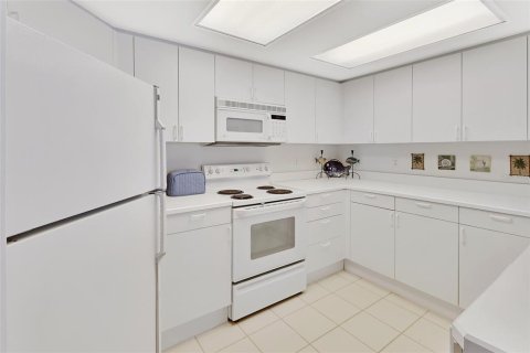 Condo in Daytona Beach Shores, Florida, 2 bedrooms  № 1880977 - photo 3