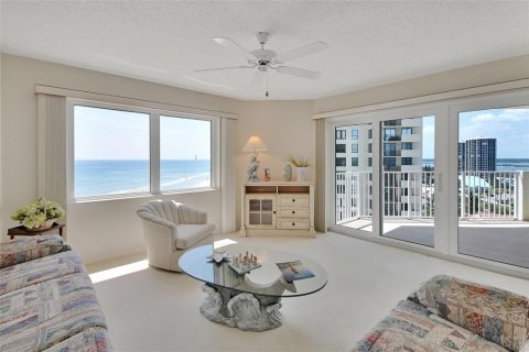 Condo in Daytona Beach Shores, Florida, 2 bedrooms  № 1880977 - photo 23