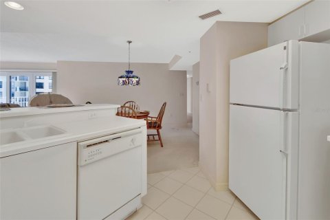 Condo in Daytona Beach Shores, Florida, 2 bedrooms  № 1880977 - photo 5