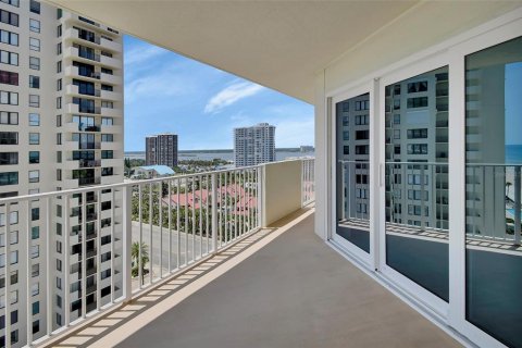 Condo in Daytona Beach Shores, Florida, 2 bedrooms  № 1880977 - photo 26