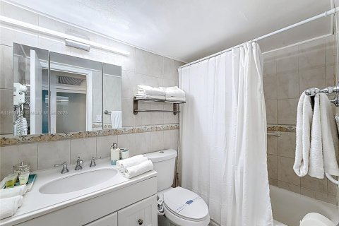 Condo in Sunny Isles Beach, Florida № 2088221 - photo 23
