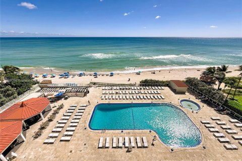 Condo in Sunny Isles Beach, Florida № 2088221 - photo 27