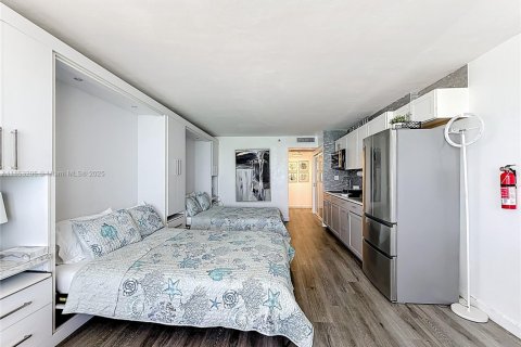 Condo in Sunny Isles Beach, Florida № 2088221 - photo 18