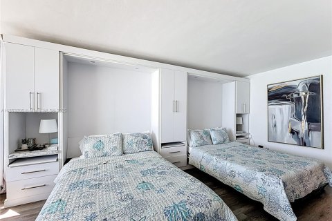 Condo in Sunny Isles Beach, Florida № 2088221 - photo 17