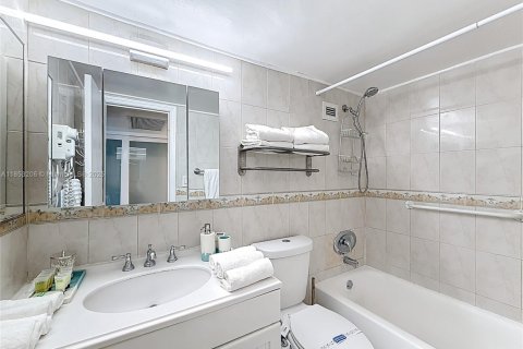 Condo in Sunny Isles Beach, Florida № 2088221 - photo 24