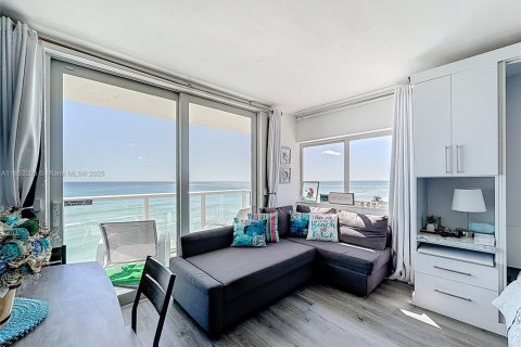 Condo in Sunny Isles Beach, Florida № 2088221 - photo 22