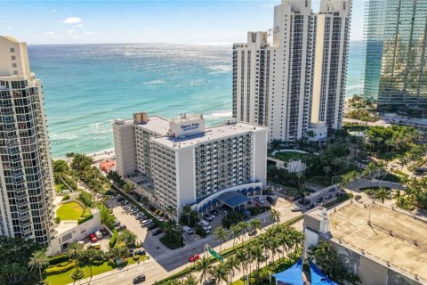 Condo in Sunny Isles Beach, Florida № 2088221 - photo 2