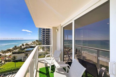 Condo in Sunny Isles Beach, Florida № 2088221 - photo 25