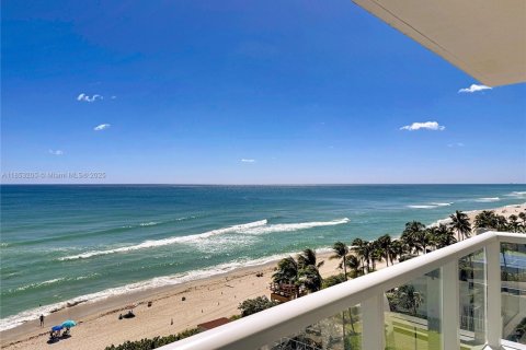 Condo in Sunny Isles Beach, Florida № 2088221 - photo 26