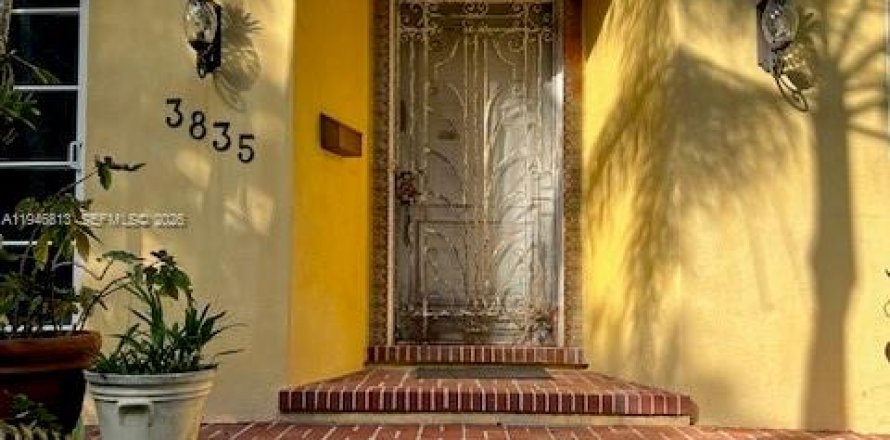 Villa ou maison à Miami, Floride 3 chambres, 229.84 m2 № 2010322