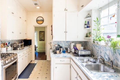 Casa en venta en Miami, Florida, 3 dormitorios, 229.84 m2 № 2010322 - foto 24