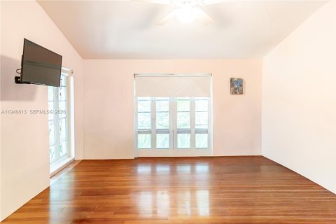 Casa en venta en Miami, Florida, 3 dormitorios, 229.84 m2 № 2010322 - foto 19