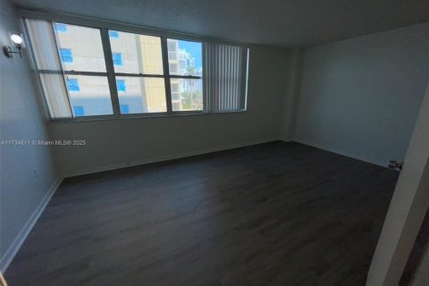 Condominio en venta en Miami Beach, Florida, 1 dormitorio, 79.43 m2 № 1483772 - foto 10