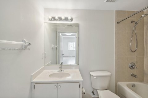 Copropriété à louer à Doral, Floride: 2 chambres, 84.54 m2 № 1925712 - photo 13