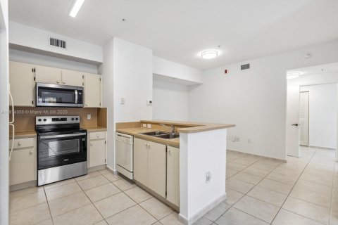 Copropriété à louer à Doral, Floride: 2 chambres, 84.54 m2 № 1925712 - photo 2