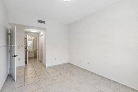 Copropriété à louer à Doral, Floride: 2 chambres, 84.54 m2 № 1925712 - photo 12