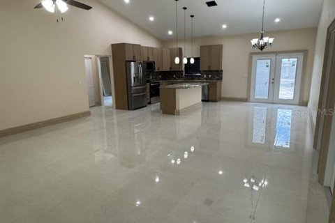 House in Okeechobee, Florida 4 bedrooms, 183.02 sq.m. № 2136205 - photo 23