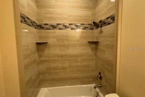 House in Okeechobee, Florida 4 bedrooms, 183.02 sq.m. № 2136205 - photo 16