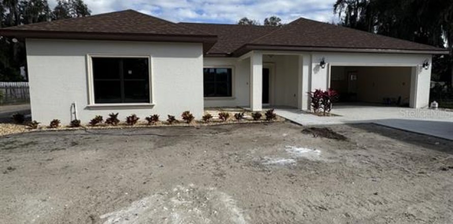 House in Okeechobee, Florida 4 bedrooms, 183.02 sq.m. № 2136205