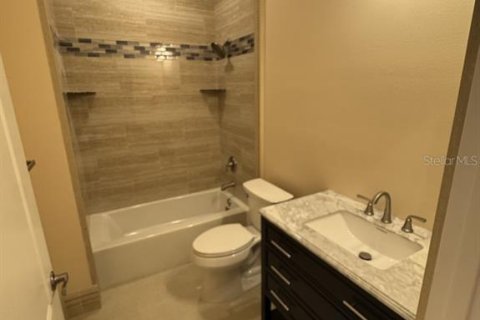 House in Okeechobee, Florida 4 bedrooms, 183.02 sq.m. № 2136205 - photo 15