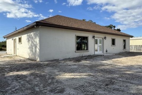 House in Okeechobee, Florida 4 bedrooms, 183.02 sq.m. № 2136205 - photo 6
