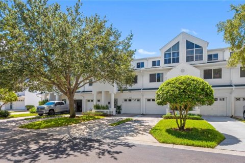 Townhouse in Seminole, Florida 4 bedrooms, 201.97 sq.m. № 2386617 - photo 2