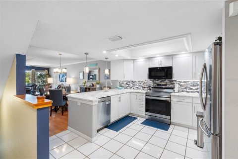 Townhouse in Seminole, Florida 4 bedrooms, 201.97 sq.m. № 2386617 - photo 11