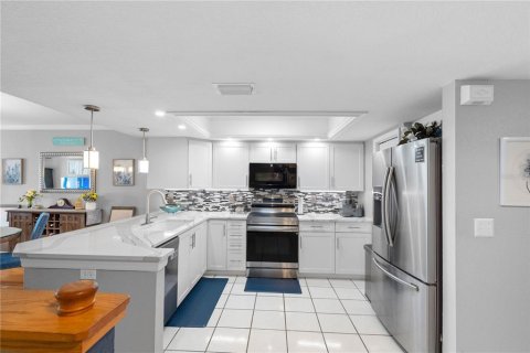 Townhouse in Seminole, Florida 4 bedrooms, 201.97 sq.m. № 2386617 - photo 12