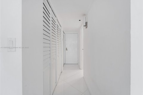 Copropriété à louer à North Bay Village, Floride: 2 chambres, 95.69 m2 № 1947518 - photo 11