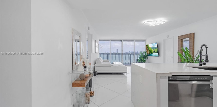 Condo à North Bay Village, Floride, 2 chambres  № 1947518