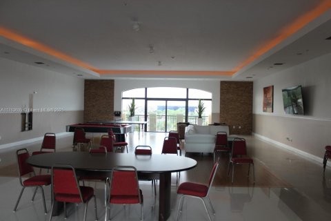 Condo in Miami, Florida, 1 bedroom  № 1714930 - photo 27