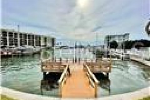 Condo in Clearwater, Florida, 1 bedroom  № 1398885 - photo 7