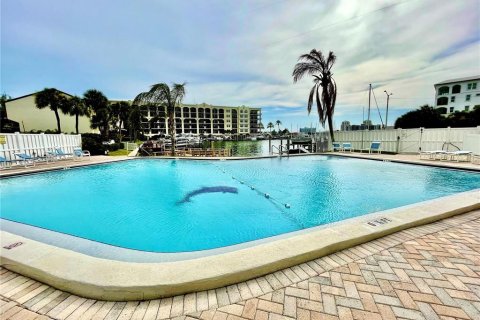 Condo in Clearwater, Florida, 1 bedroom  № 1398885 - photo 10
