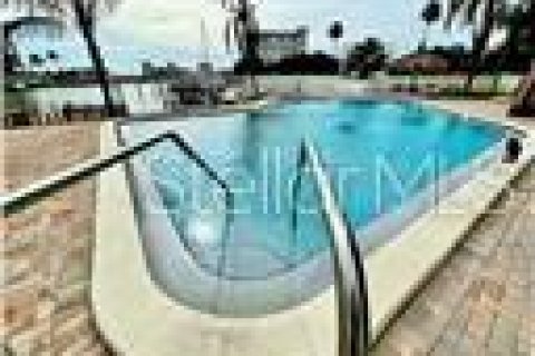 Condo in Clearwater, Florida, 1 bedroom  № 1398885 - photo 9