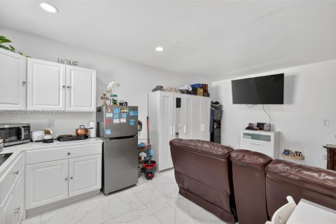 Villa ou maison à vendre à Miami, Floride: 5 chambres, 153.85 m2 № 2076124 - photo 30