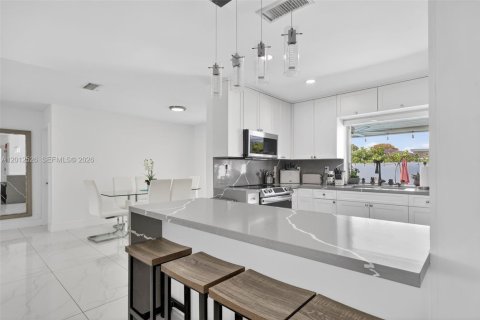 Villa ou maison à vendre à Miami, Floride: 5 chambres, 153.85 m2 № 2076124 - photo 6