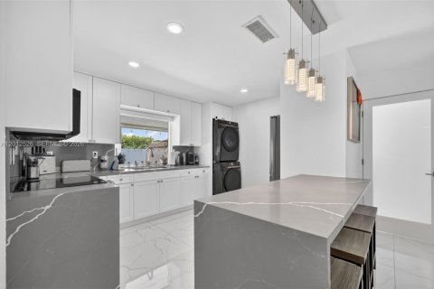 Villa ou maison à vendre à Miami, Floride: 5 chambres, 153.85 m2 № 2076124 - photo 11
