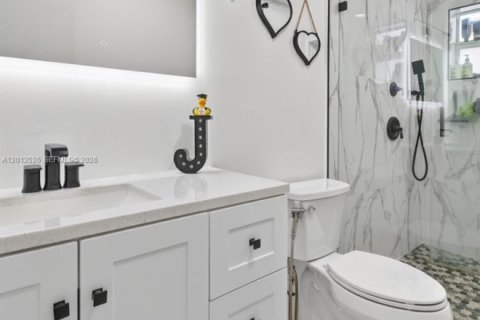 Villa ou maison à vendre à Miami, Floride: 5 chambres, 153.85 m2 № 2076124 - photo 14