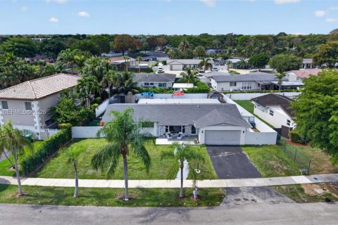 Villa ou maison à Miami, Floride 5 chambres, 153.85 m2 № 2076124