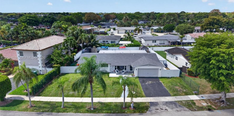 Villa ou maison à Miami, Floride 5 chambres, 153.85 m2 № 2076124