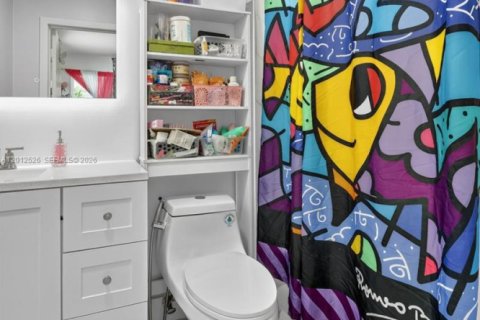 Villa ou maison à vendre à Miami, Floride: 5 chambres, 153.85 m2 № 2076124 - photo 19