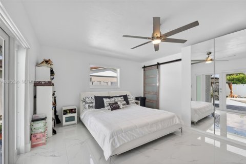 Villa ou maison à vendre à Miami, Floride: 5 chambres, 153.85 m2 № 2076124 - photo 28