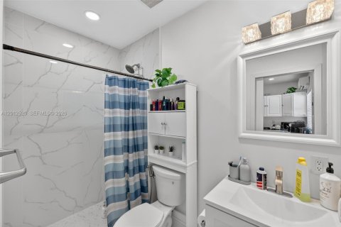 Villa ou maison à vendre à Miami, Floride: 5 chambres, 153.85 m2 № 2076124 - photo 29