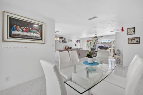 Villa ou maison à vendre à Miami, Floride: 5 chambres, 153.85 m2 № 2076124 - photo 10