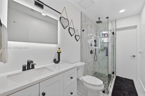 Villa ou maison à vendre à Miami, Floride: 5 chambres, 153.85 m2 № 2076124 - photo 13