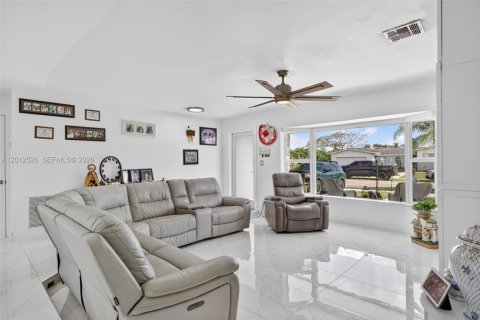 Villa ou maison à vendre à Miami, Floride: 5 chambres, 153.85 m2 № 2076124 - photo 8