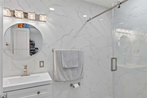 Villa ou maison à vendre à Miami, Floride: 5 chambres, 153.85 m2 № 2076124 - photo 24